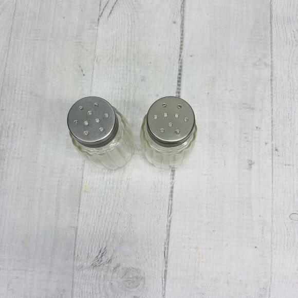 DWK 2011 Animal  Gray Wolf Leaves  Resin Holder w Salt And Pepper Shaker Set 3 - Picture 11 of 16